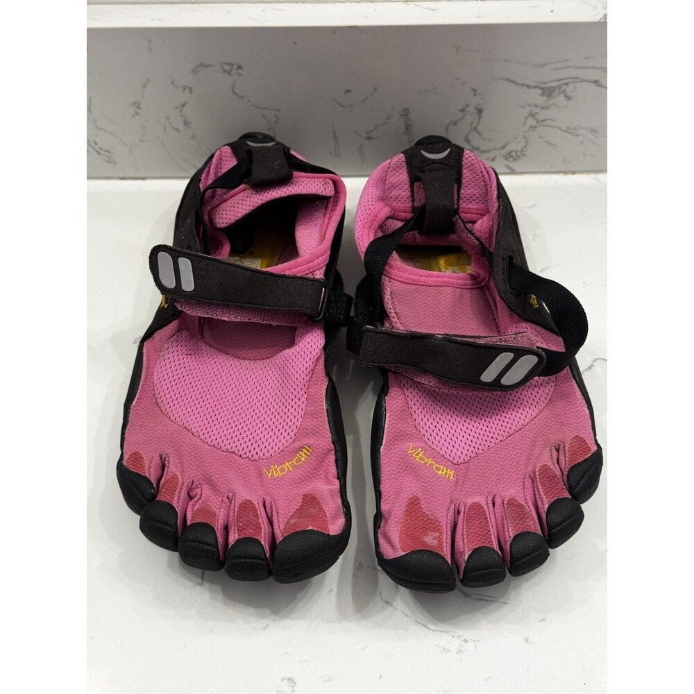 Vibram FiveFingers Women's Pink and Black preowned Used Size 40 US 7 M